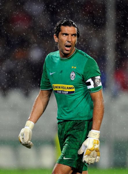 罗马诺：哈维想去英超但没在和曼联谈判；B费1月不会走